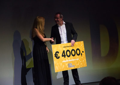 Depressiegala-donatie-jongerenproject