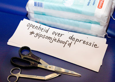 Depressiegala-gips-om-je-hoofd-5