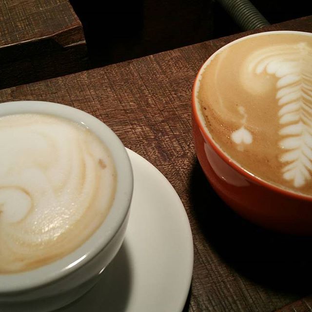 Koffie met een goede vriend. Dit kon wel eens een hele mooie dag worden. Koffie met een goede vriend. Dit kon wel eens een hele mooie dag worden.