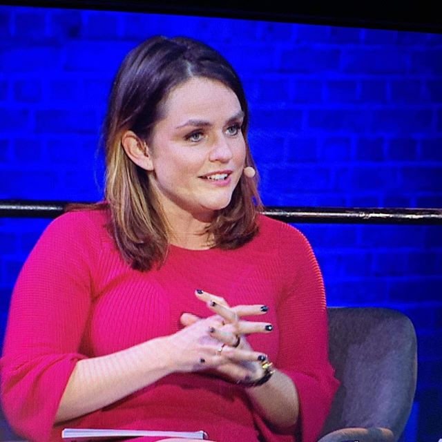 Was laatst een paar dagen in charge voor allemaal bankmensen, als dagvoorzitter. Buiten mijn vakgebied, in het Engels praten over -voor mij-helemaal nieuwe dingen. Dan is de comfort zone een eindje buiten mijn bereik, maat ben ik helemaal energiek en gelukkig. Best gek, maar zo is het. Was laatst een paar dagen in charge voor allemaal bankmensen, als dagvoorzitter. Buiten mijn vakgebied, in het Engels praten over -voor mij-helemaal nieuwe dingen. Dan is de comfort zone een eindje buiten mijn bereik, maat ben ik helemaal energiek en gelukkig. Best gek, maar zo is het.