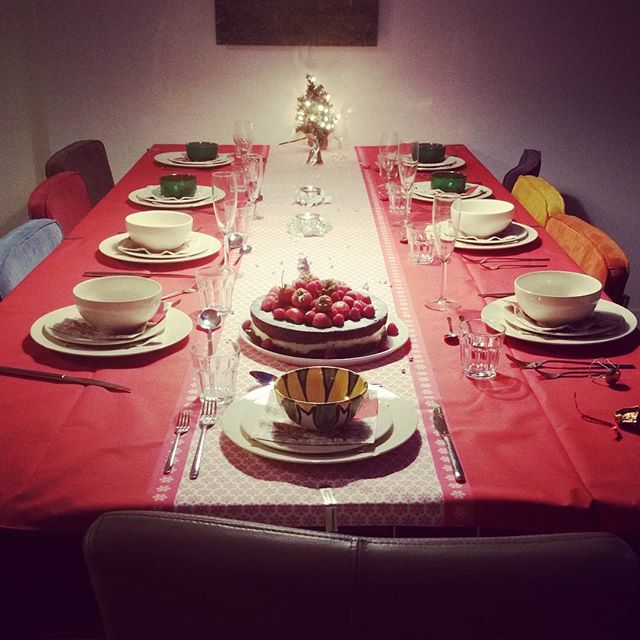 Eerste kerstdiner weer achter de rug en dus voor de buik. Eerste kerstdiner weer achter de rug en dus voor de buik.