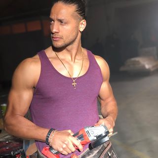 It’s your favorite bouwfucker 🛠 🎥 @onzejongens in Miami 📸: @malik.officialll
#opnames #onzejongensinmiami #film #miami #onzejongens #sunsoutgunsout It’s your favorite bouwfucker 🛠 🎥 @onzejongens in Miami 📸: @malik.officialll
#opnames #onzejongensinmiami #film #miami #onzejongens #sunsoutgunsout